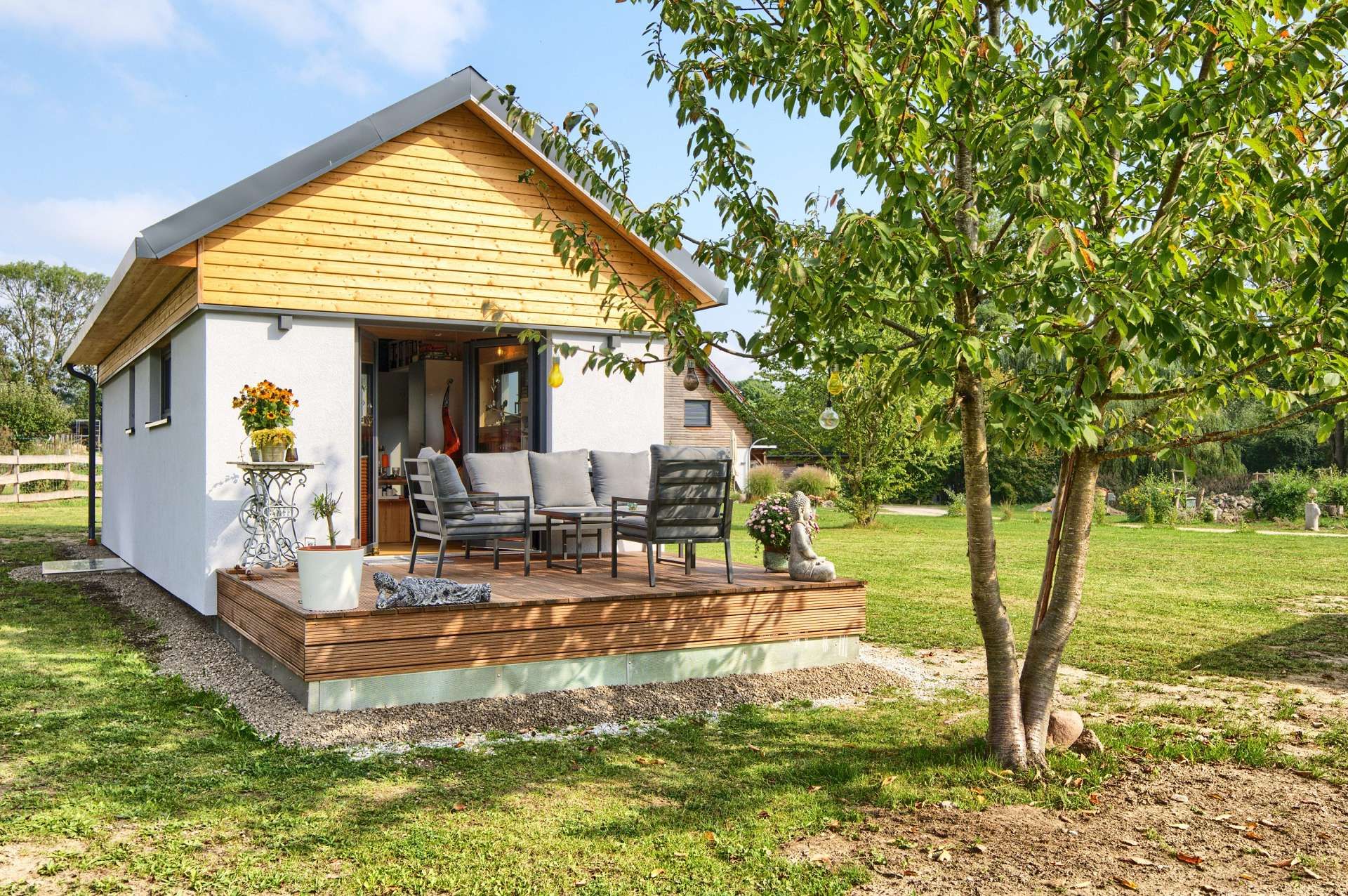 Tinyhouse mit Garten und Baum