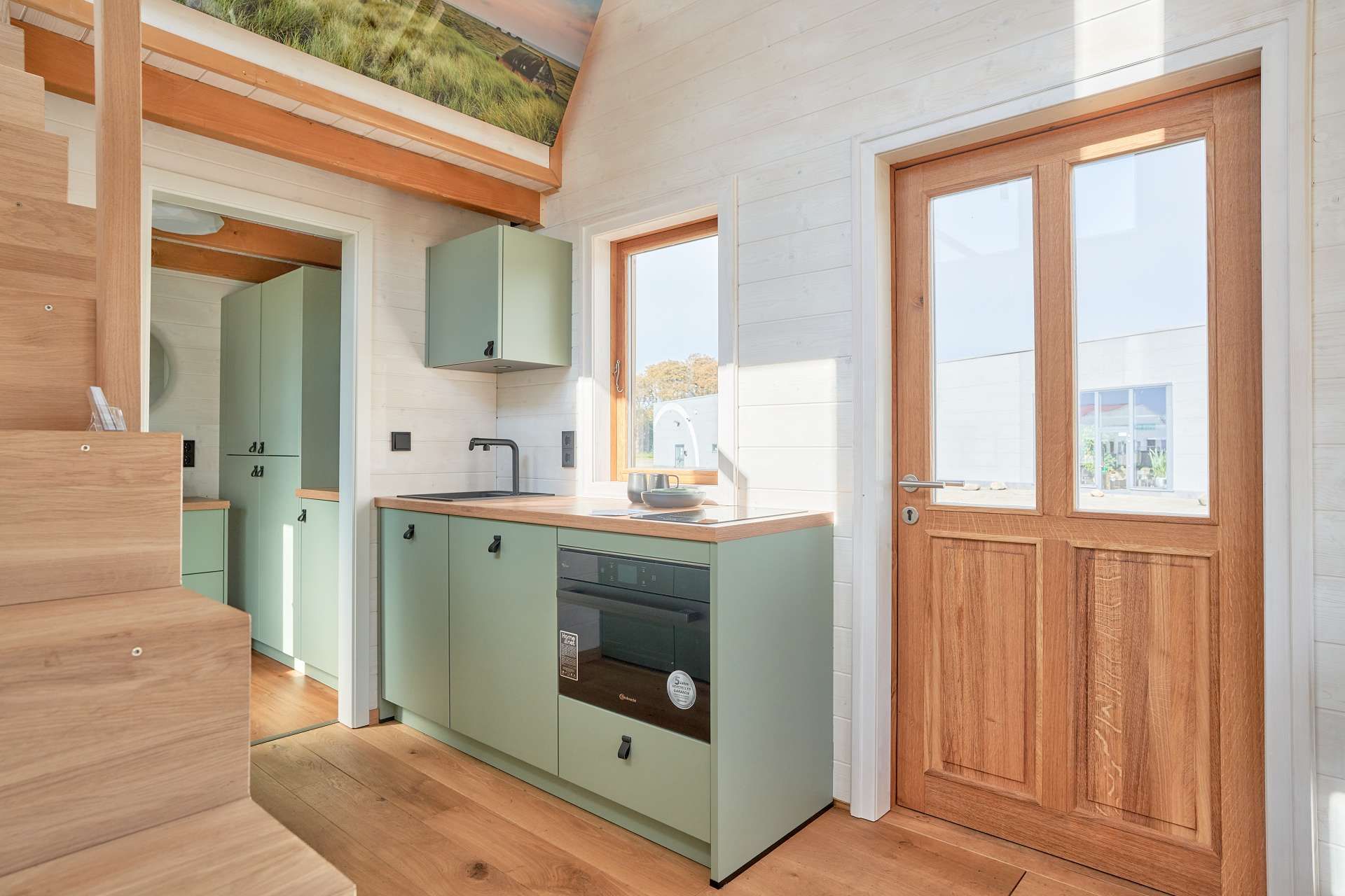 Tinyhouse Eingang und Küche