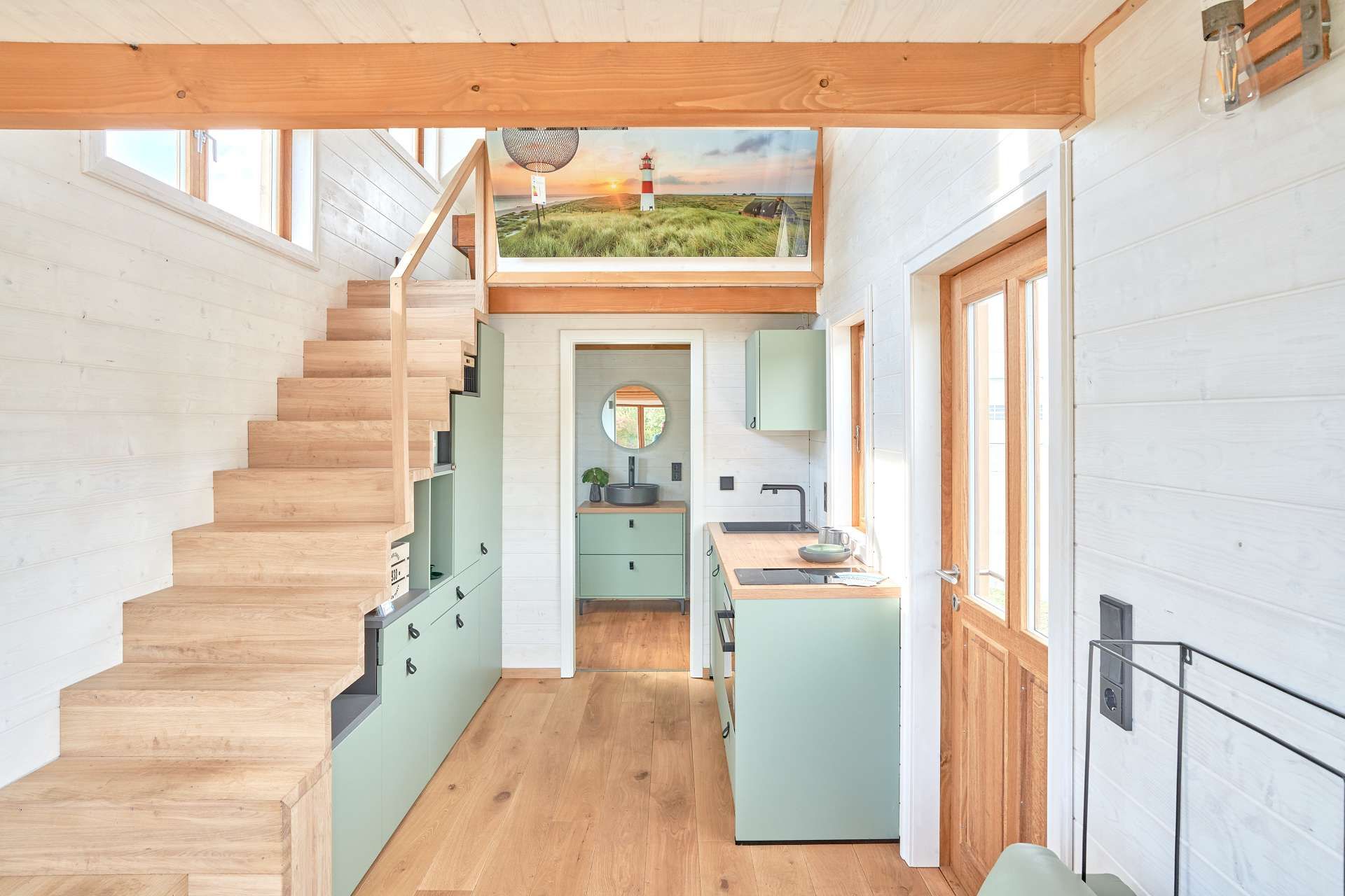 Tinyhouse von Innen mit Treppe und Flur