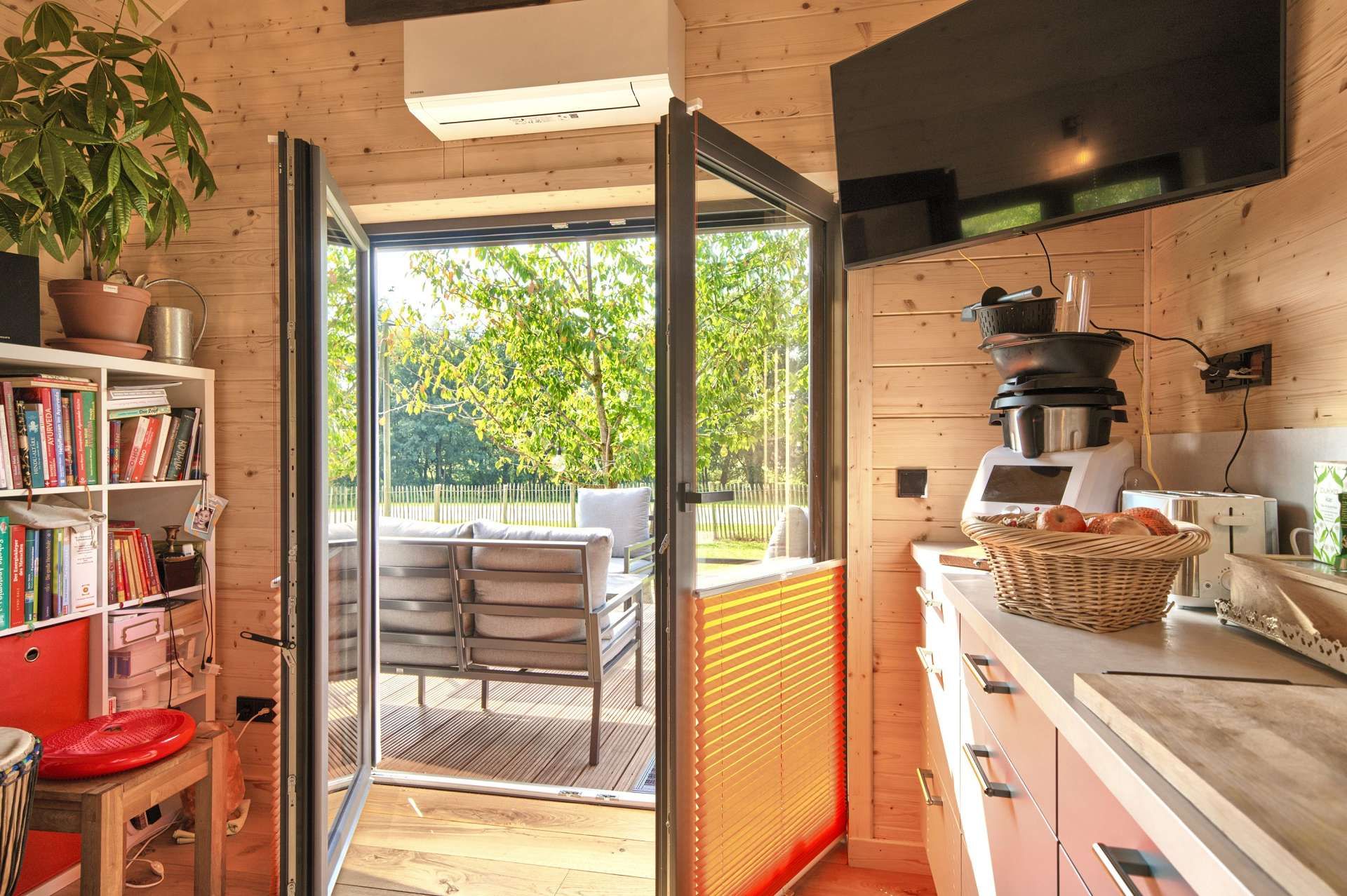 Blick auf Terrasse von Innen